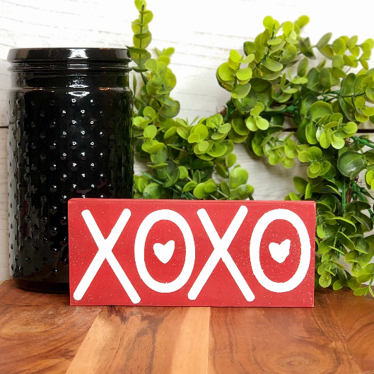 XOXO Freestanding Sign